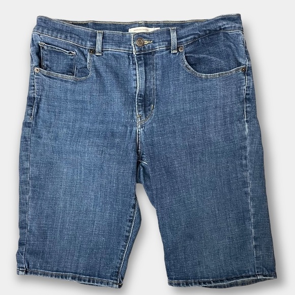 Levi's Bermuda Women's High Rise Shorts Size 31 - Picture 3 of 3